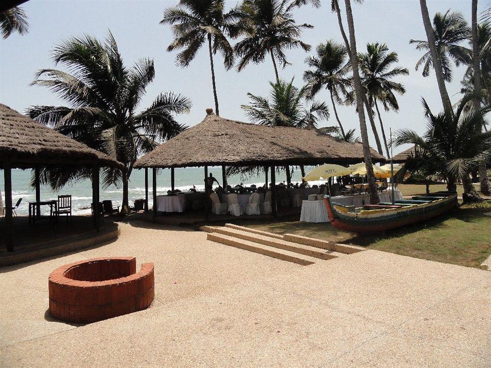 Coconut Grove Beach Resort Elmina Extérieur photo